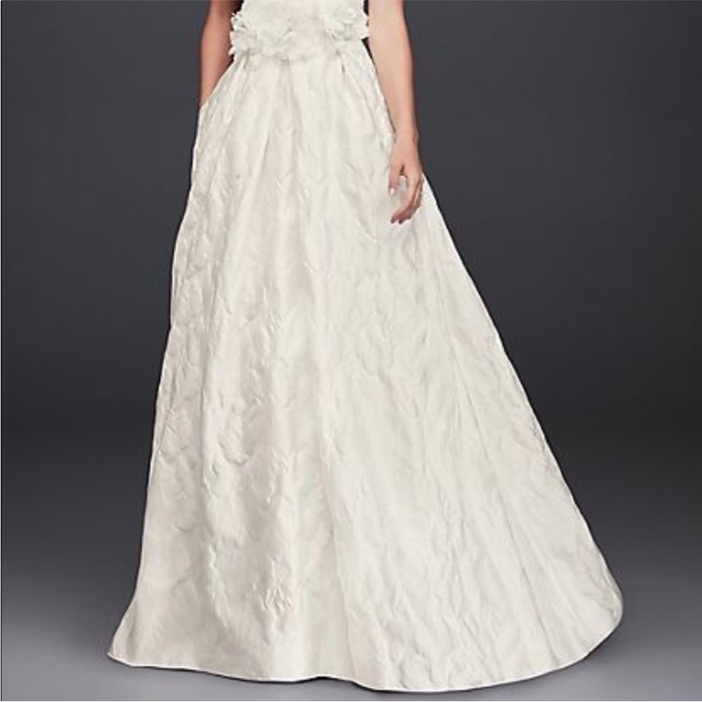 David's Bridal Ivory V-Neck Wedding Gown - Picture 11 of 11